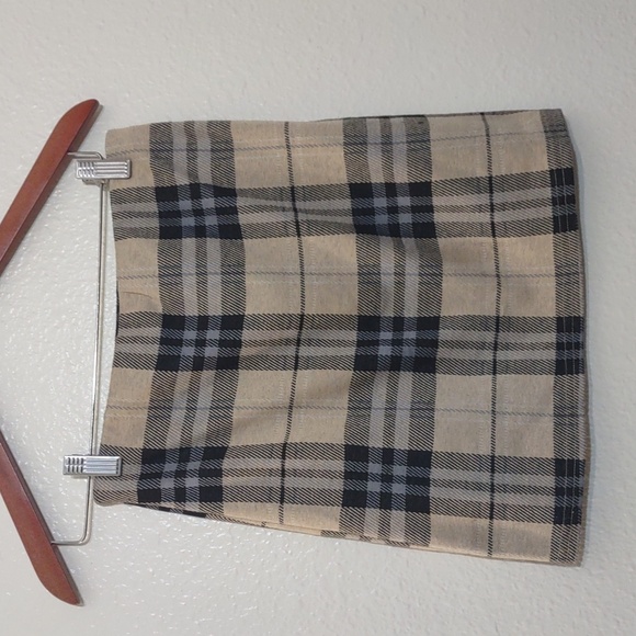 SLIGHTLY USED HESPERUS PLAID SKIRT CREAM BLACK AND BABY BLUE SIZE JUNIOR M - Picture 5 of 8